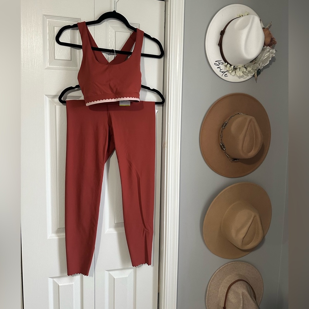 Scalloped Edge High Waisted Leggings & Sports Bra Set